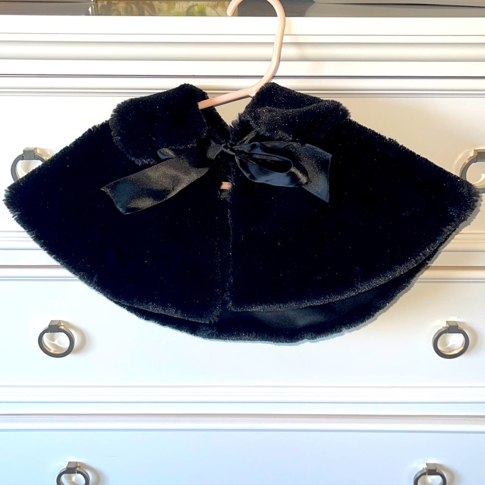 Luxurious black velvety cape, size M (2T)